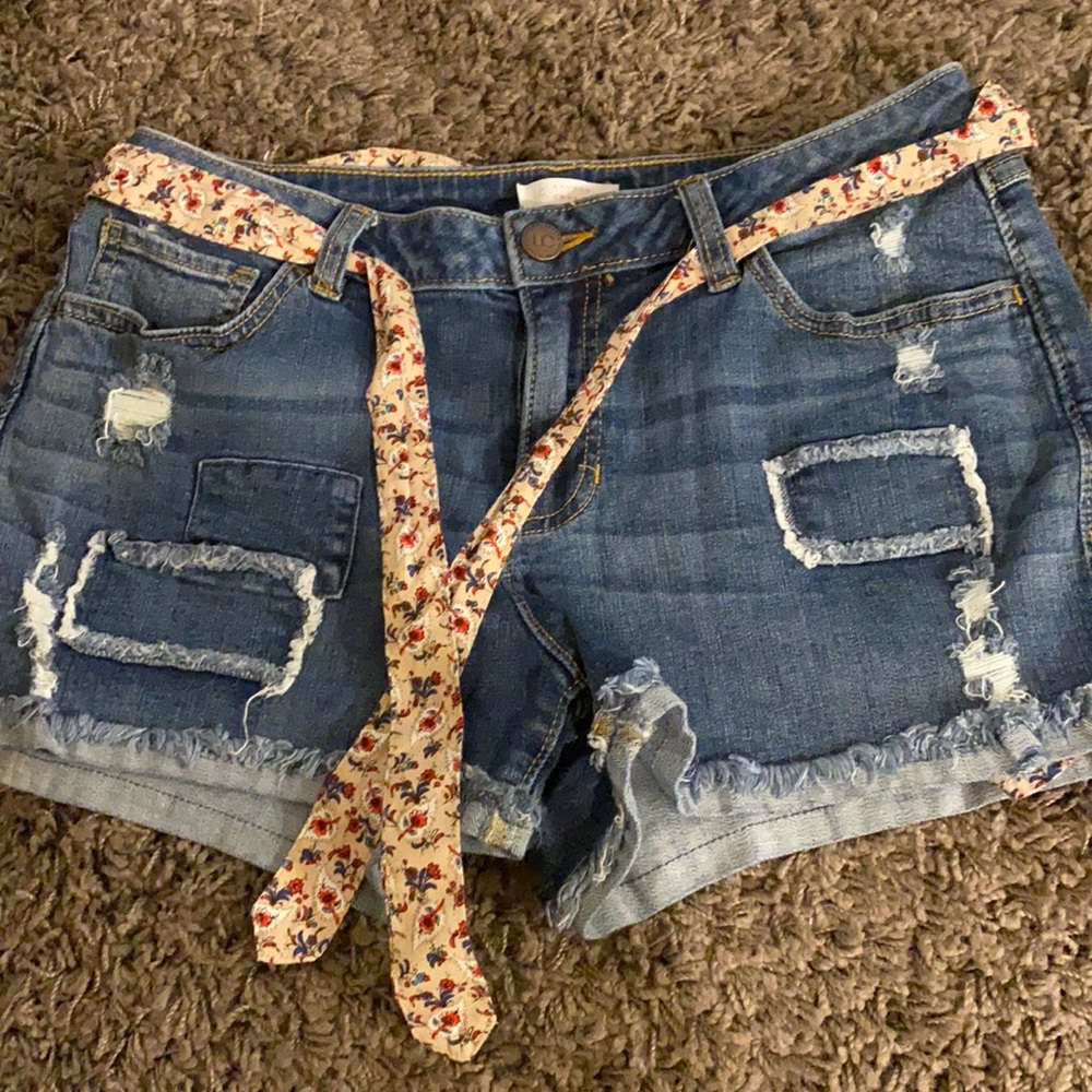 Women’s cut off distressed shorts